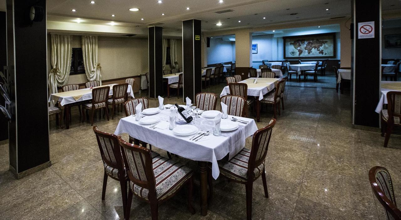 Hotel Atlas Novi Pazar Bagian luar foto