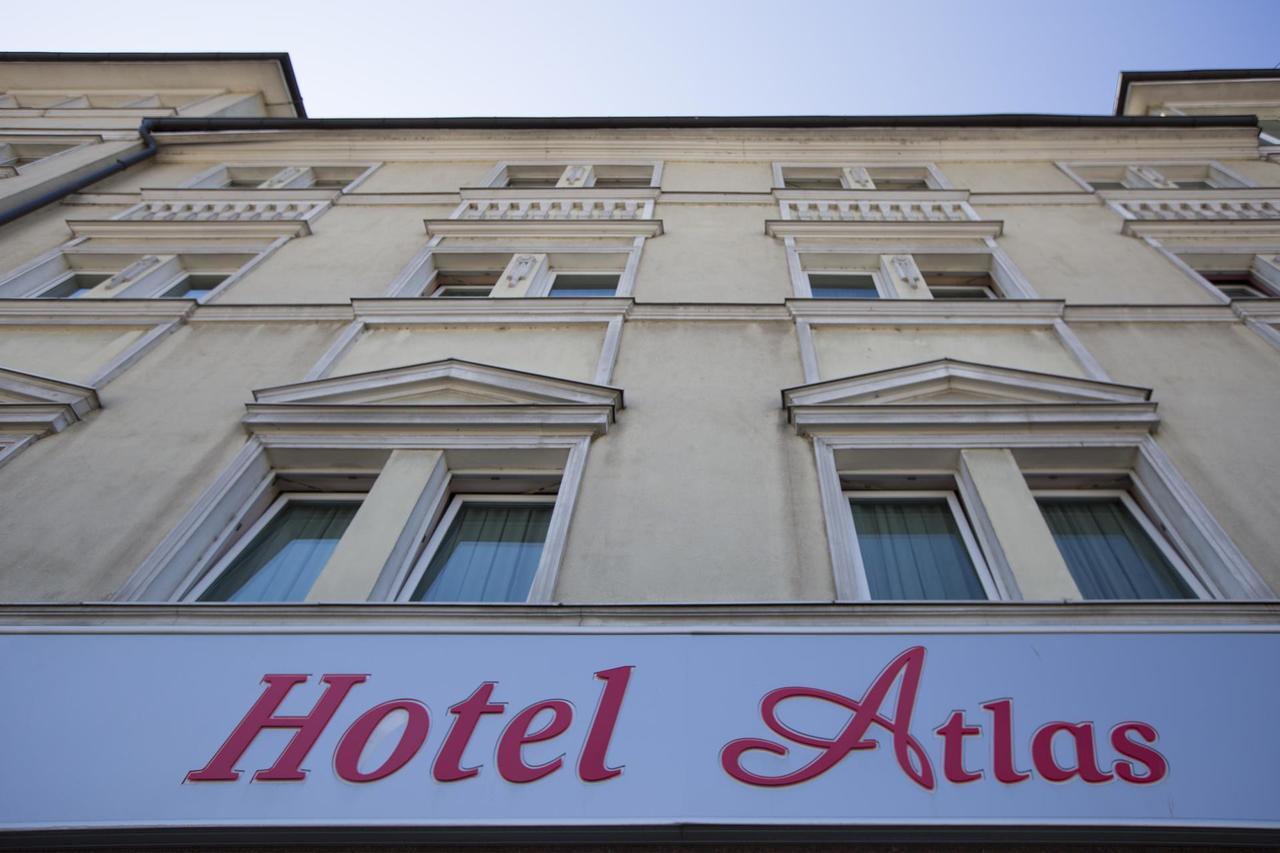Hotel Atlas Novi Pazar Bagian luar foto
