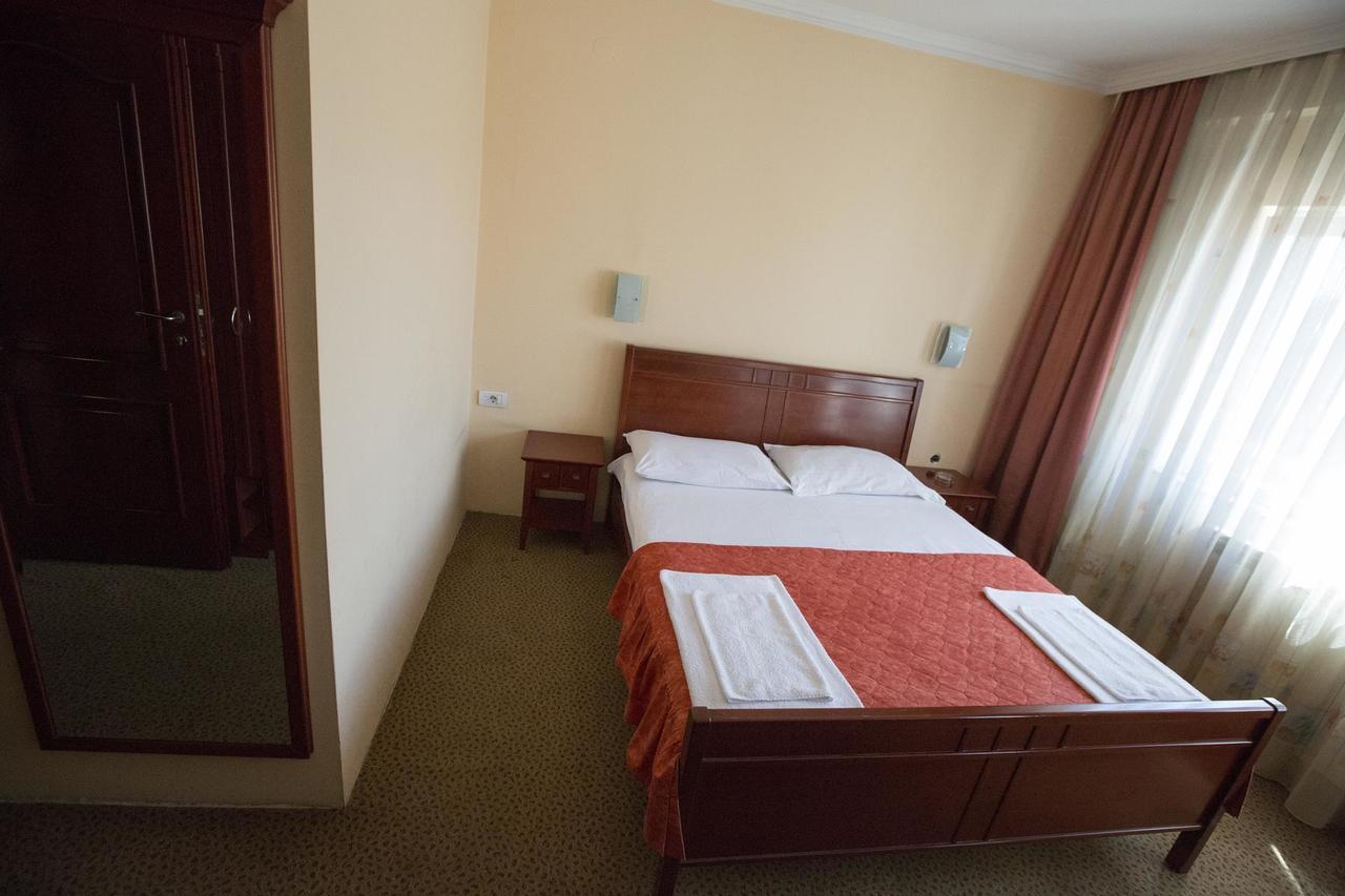 Hotel Atlas Novi Pazar Bagian luar foto