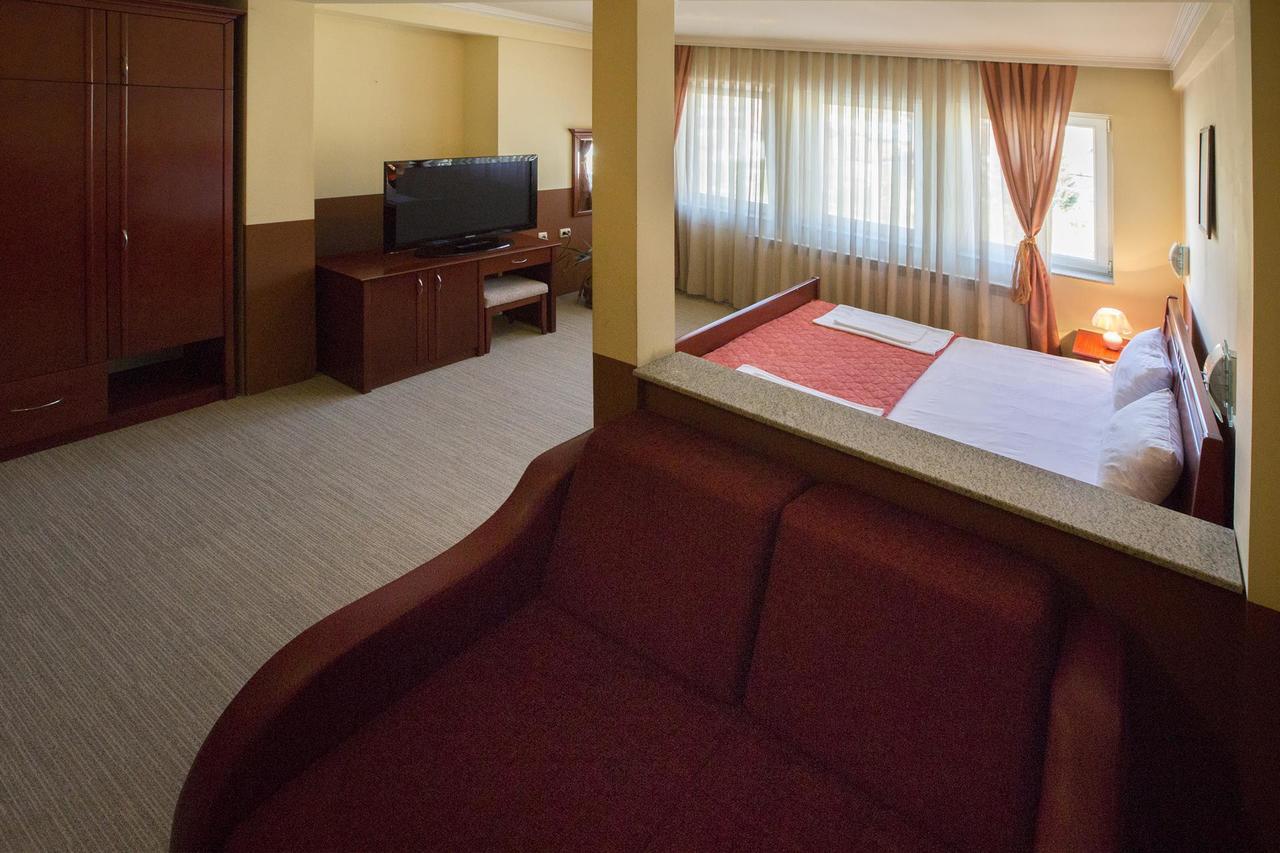 Hotel Atlas Novi Pazar Bagian luar foto